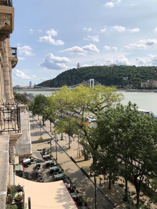 Baroque Danube Panorama Red Daire Budapeşte Dış mekan fotoğraf