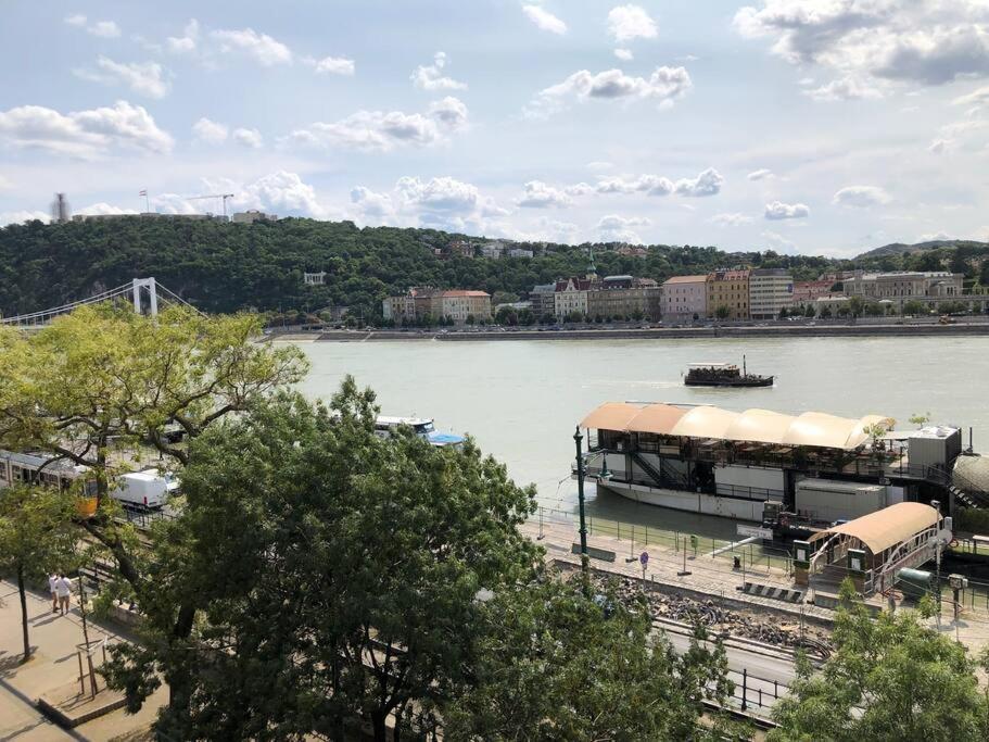 Baroque Danube Panorama Red Daire Budapeşte Dış mekan fotoğraf